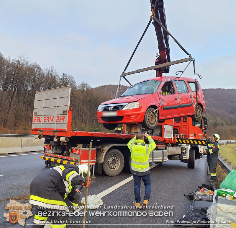 20240118 Alarmierte Menschenrettung nach Verkehrsunfall auf der A21  Foto: Freiwillige Feuerwehr Alland