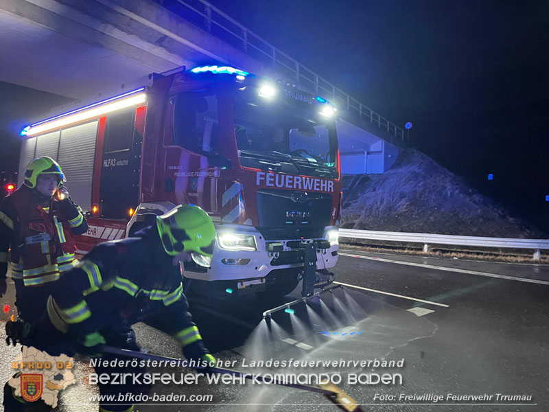 20240126 Schwerer Verkehrsunfall mit Fahrerflucht auf der B16  Foto: Freiwillige Feuerwehr Trumau