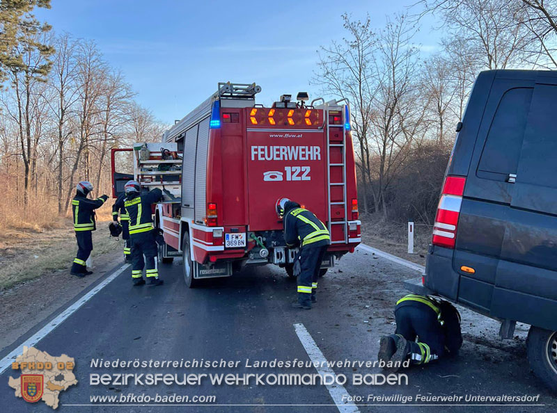 20240130 Fahrzeugüberschlag auf der B60 Unterwaltersdorf - Reisenberg Foto: Freiwillige Feuerwehr Unterwaltersdorf 20240130 Fahrzeugüberschlag auf der B60 Unterwaltersdorf - Reisenberg Foto: Freiwillige Feuerwehr Unterwaltersdorf