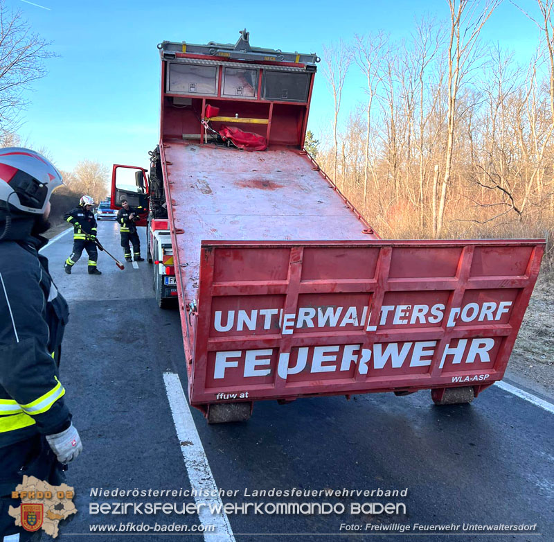 20240130 Fahrzeugüberschlag auf der B60 Unterwaltersdorf - Reisenberg Foto: Freiwillige Feuerwehr Unterwaltersdorf 20240130 Fahrzeugüberschlag auf der B60 Unterwaltersdorf - Reisenberg Foto: Freiwillige Feuerwehr Unterwaltersdorf