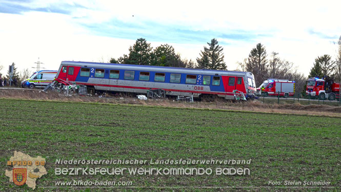 20240208 Sattelzug kollidiert mit Aspangbahn bei Traiskirchen   Foto: Stefan Schneider BFKDO BADEN