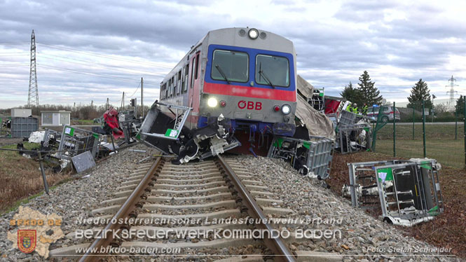 20240208 Sattelzug kollidiert mit Aspangbahn bei Traiskirchen   Foto: Stefan Schneider BFKDO BADEN