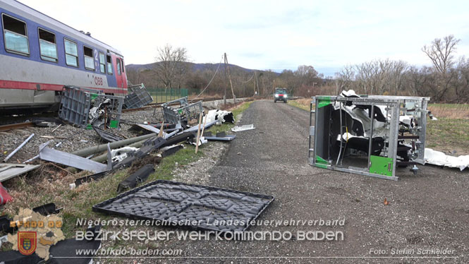 20240208 Sattelzug kollidiert mit Aspangbahn bei Traiskirchen   Foto: Stefan Schneider BFKDO BADEN