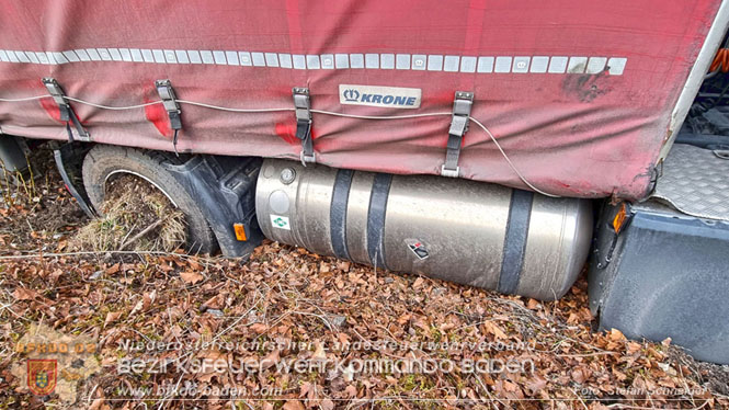 20240208 Sattelzug kollidiert mit Aspangbahn bei Traiskirchen   Foto: Stefan Schneider BFKDO BADEN