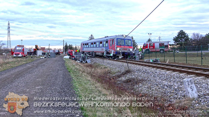 20240208 Sattelzug kollidiert mit Aspangbahn bei Traiskirchen   Foto: Stefan Schneider BFKDO BADEN