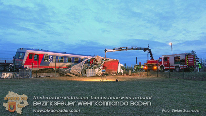 20240208 Sattelzug kollidiert mit Aspangbahn bei Traiskirchen   Foto: Stefan Schneider BFKDO BADEN