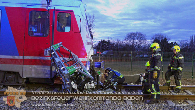 20240208 Sattelzug kollidiert mit Aspangbahn bei Traiskirchen   Foto: Stefan Schneider BFKDO BADEN