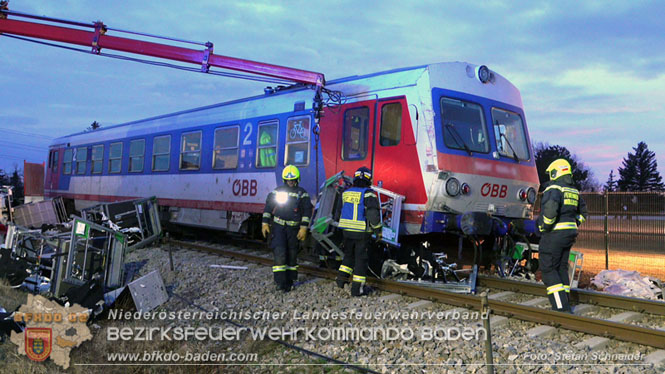 20240208 Sattelzug kollidiert mit Aspangbahn bei Traiskirchen   Foto: Stefan Schneider BFKDO BADEN