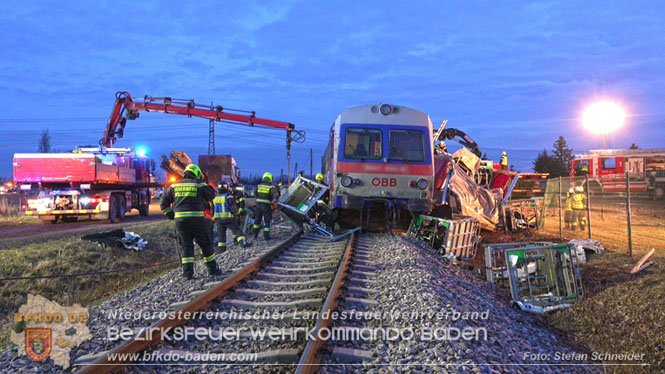 20240208 Sattelzug kollidiert mit Aspangbahn bei Traiskirchen   Foto: Stefan Schneider BFKDO BADEN
