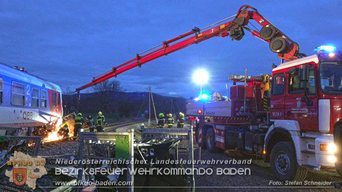20240208 Sattelzug kollidiert mit Aspangbahn bei Traiskirchen   Foto: Stefan Schneider BFKDO BADEN