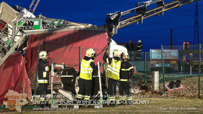 20240208 Sattelzug kollidiert mit Aspangbahn bei Traiskirchen   Foto: Stefan Schneider BFKDO BADEN