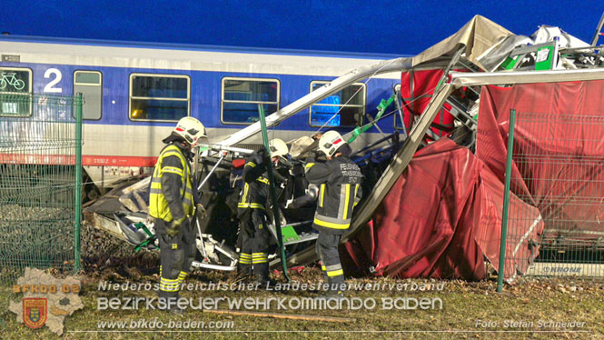20240208 Sattelzug kollidiert mit Aspangbahn bei Traiskirchen   Foto: Stefan Schneider BFKDO BADEN