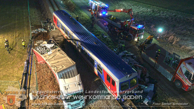 20240208 Sattelzug kollidiert mit Aspangbahn bei Traiskirchen   Foto: Stefan Schneider BFKDO BADEN