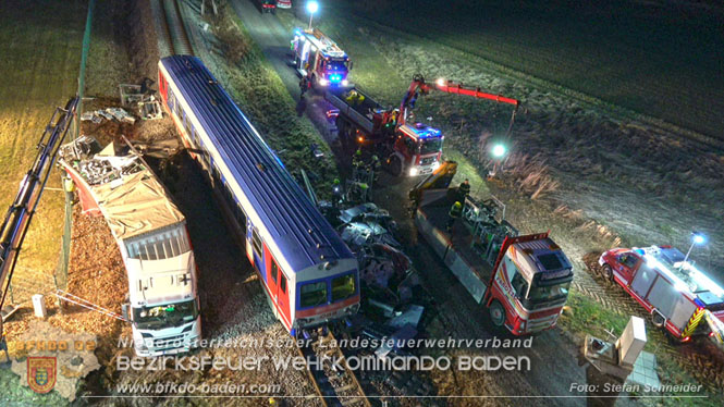 20240208 Sattelzug kollidiert mit Aspangbahn bei Traiskirchen   Foto: Stefan Schneider BFKDO BADEN