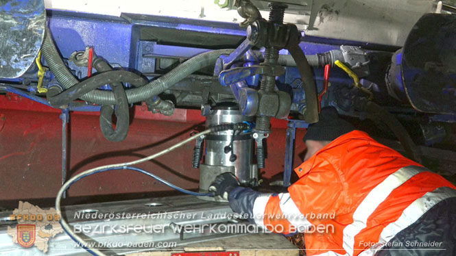 20240208 Sattelzug kollidiert mit Aspangbahn bei Traiskirchen   Foto: Stefan Schneider BFKDO BADEN