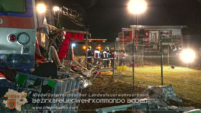20240208 Sattelzug kollidiert mit Aspangbahn bei Traiskirchen   Foto: Stefan Schneider BFKDO BADEN