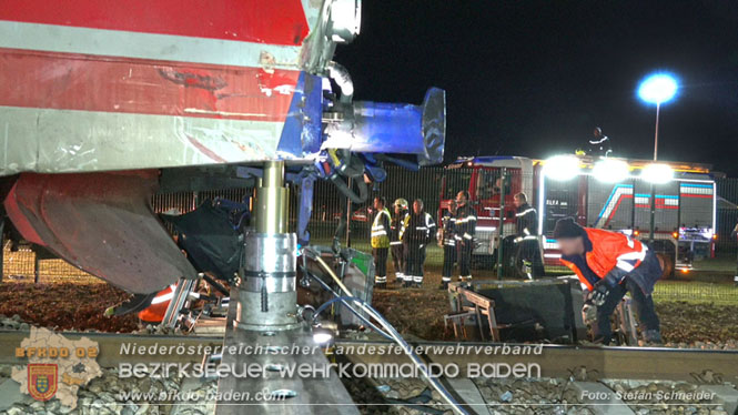 20240208 Sattelzug kollidiert mit Aspangbahn bei Traiskirchen   Foto: Stefan Schneider BFKDO BADEN
