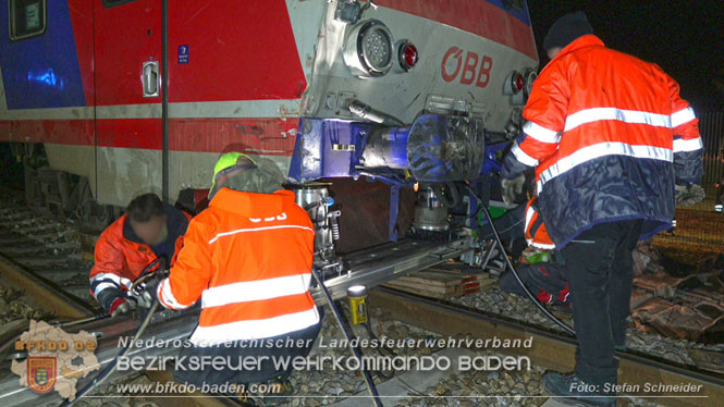 20240208 Sattelzug kollidiert mit Aspangbahn bei Traiskirchen   Foto: Stefan Schneider BFKDO BADEN