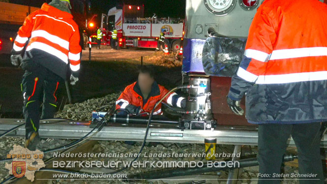 20240208 Sattelzug kollidiert mit Aspangbahn bei Traiskirchen   Foto: Stefan Schneider BFKDO BADEN