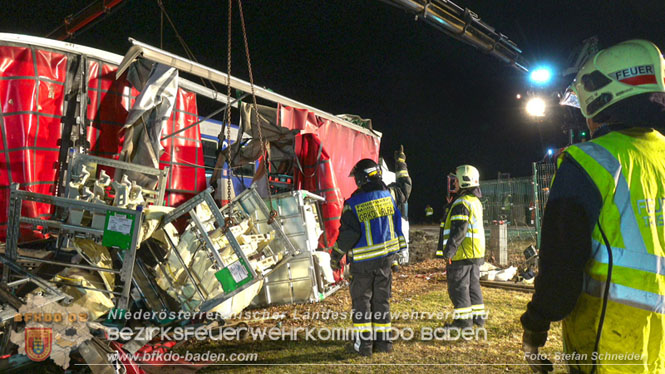 20240208 Sattelzug kollidiert mit Aspangbahn bei Traiskirchen   Foto: Stefan Schneider BFKDO BADEN