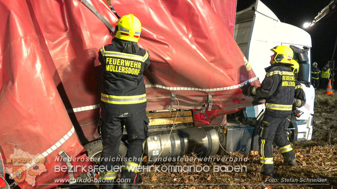 20240208 Sattelzug kollidiert mit Aspangbahn bei Traiskirchen   Foto: Stefan Schneider BFKDO BADEN