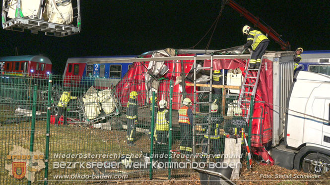 20240208 Sattelzug kollidiert mit Aspangbahn bei Traiskirchen   Foto: Stefan Schneider BFKDO BADEN