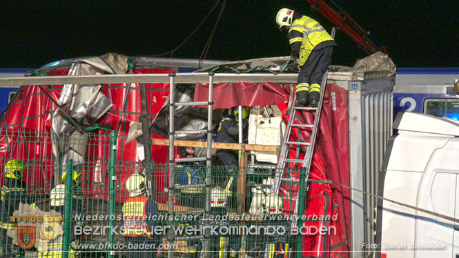 20240208 Sattelzug kollidiert mit Aspangbahn bei Traiskirchen   Foto: Stefan Schneider BFKDO BADEN