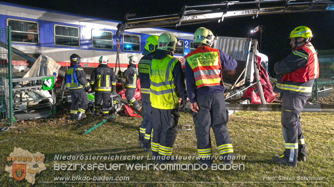 20240208 Sattelzug kollidiert mit Aspangbahn bei Traiskirchen   Foto: Stefan Schneider BFKDO BADEN