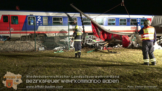 20240208 Sattelzug kollidiert mit Aspangbahn bei Traiskirchen   Foto: Stefan Schneider BFKDO BADEN