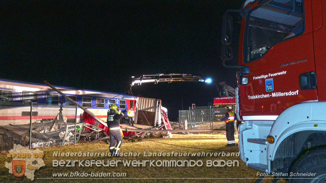 20240208 Sattelzug kollidiert mit Aspangbahn bei Traiskirchen   Foto: Stefan Schneider BFKDO BADEN