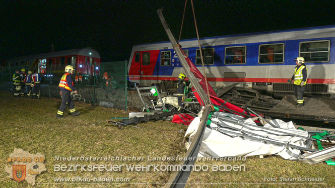 20240208 Sattelzug kollidiert mit Aspangbahn bei Traiskirchen   Foto: Stefan Schneider BFKDO BADEN