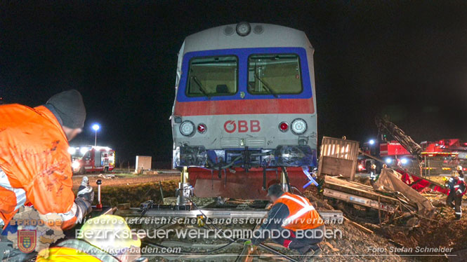 20240208 Sattelzug kollidiert mit Aspangbahn bei Traiskirchen   Foto: Stefan Schneider BFKDO BADEN