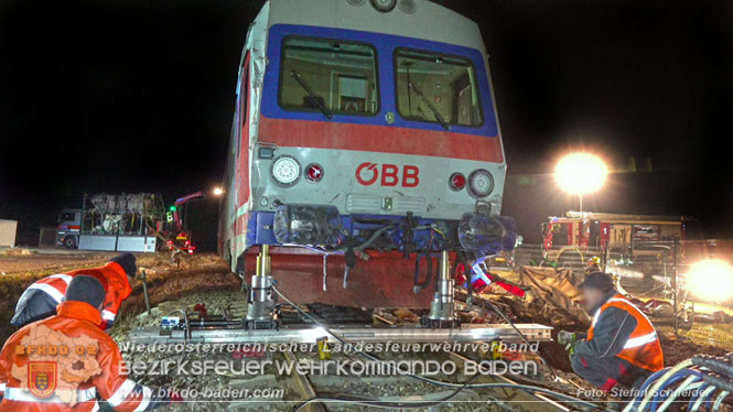 20240208 Sattelzug kollidiert mit Aspangbahn bei Traiskirchen   Foto: Stefan Schneider BFKDO BADEN