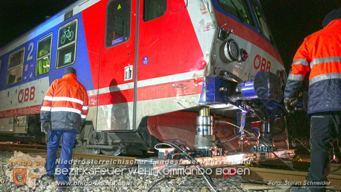 20240208 Sattelzug kollidiert mit Aspangbahn bei Traiskirchen   Foto: Stefan Schneider BFKDO BADEN