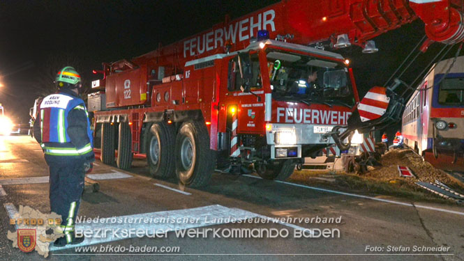 20240208 Sattelzug kollidiert mit Aspangbahn bei Traiskirchen   Foto: Stefan Schneider BFKDO BADEN