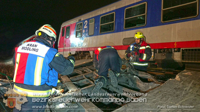 20240208 Sattelzug kollidiert mit Aspangbahn bei Traiskirchen   Foto: Stefan Schneider BFKDO BADEN