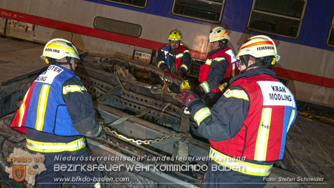 20240208 Sattelzug kollidiert mit Aspangbahn bei Traiskirchen   Foto: Stefan Schneider BFKDO BADEN