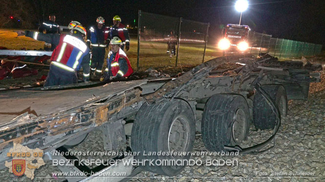 20240208 Sattelzug kollidiert mit Aspangbahn bei Traiskirchen   Foto: Stefan Schneider BFKDO BADEN