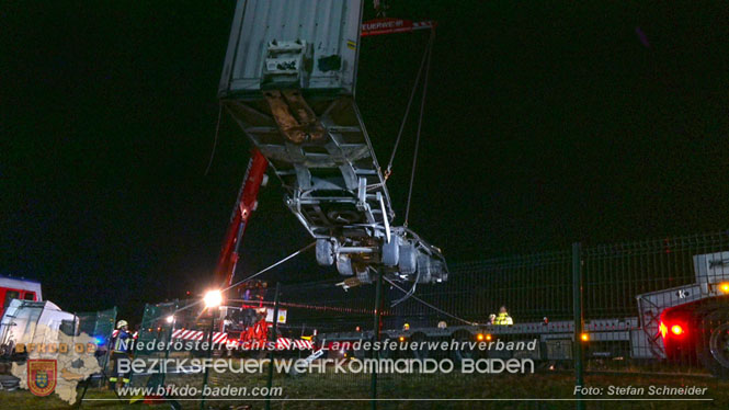 20240208 Sattelzug kollidiert mit Aspangbahn bei Traiskirchen   Foto: Stefan Schneider BFKDO BADEN