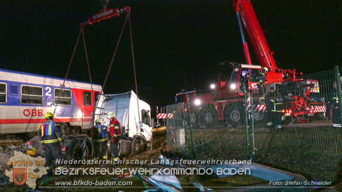 20240208 Sattelzug kollidiert mit Aspangbahn bei Traiskirchen   Foto: Stefan Schneider BFKDO BADEN