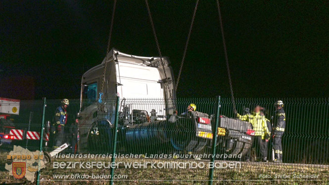 20240208 Sattelzug kollidiert mit Aspangbahn bei Traiskirchen   Foto: Stefan Schneider BFKDO BADEN