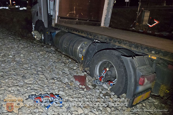 20240208 Sattelzug kollidiert mit Aspangbahn bei Traiskirchen   Foto: Stefan Schneider BFKDO BADEN
