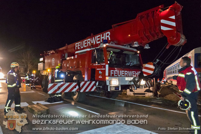 20240208 Sattelzug kollidiert mit Aspangbahn bei Traiskirchen   Foto: Stefan Schneider BFKDO BADEN