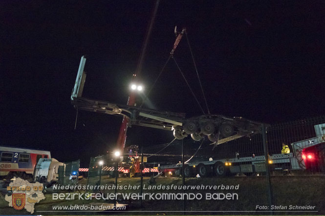 20240208 Sattelzug kollidiert mit Aspangbahn bei Traiskirchen   Foto: Stefan Schneider BFKDO BADEN