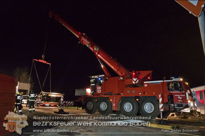 20240208 Sattelzug kollidiert mit Aspangbahn bei Traiskirchen   Foto: Stefan Schneider BFKDO BADEN