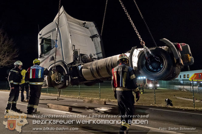 20240208 Sattelzug kollidiert mit Aspangbahn bei Traiskirchen   Foto: Stefan Schneider BFKDO BADEN
