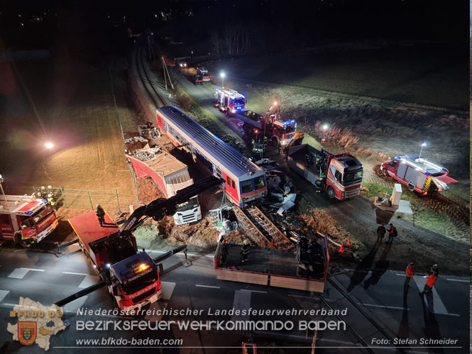 20240208 Sattelzug kollidiert mit Aspangbahn bei Traiskirchen   Foto: Stefan Schneider BFKDO BADEN