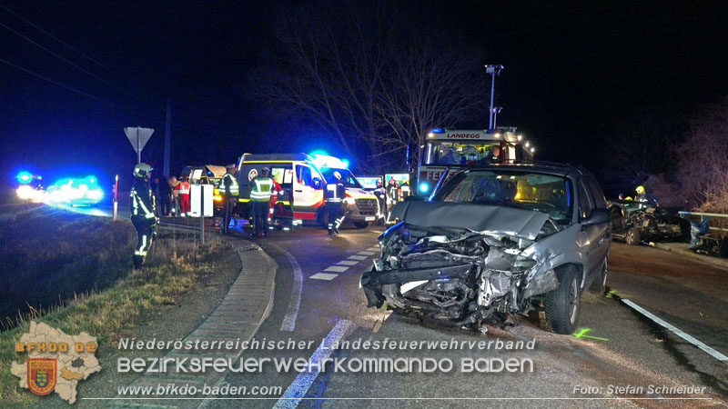20240210 Menschenrettung nach Verkehrsunfall bei Pottendorf  Foto: Stefan Schneider BFKDO BADEN