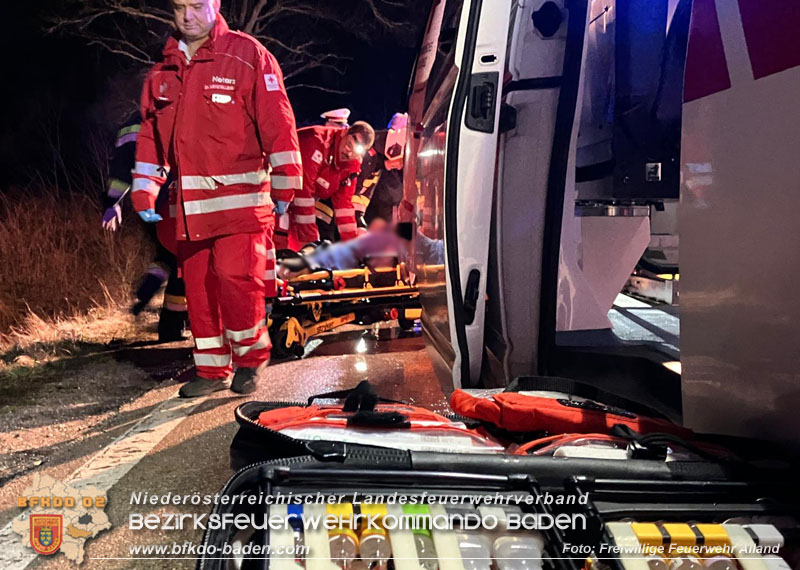 20240215 Menschenrettung wegen medizinischem Notfall auf der B11 bei Alland   Foto: Freiwillige Feuerwehr Alland
