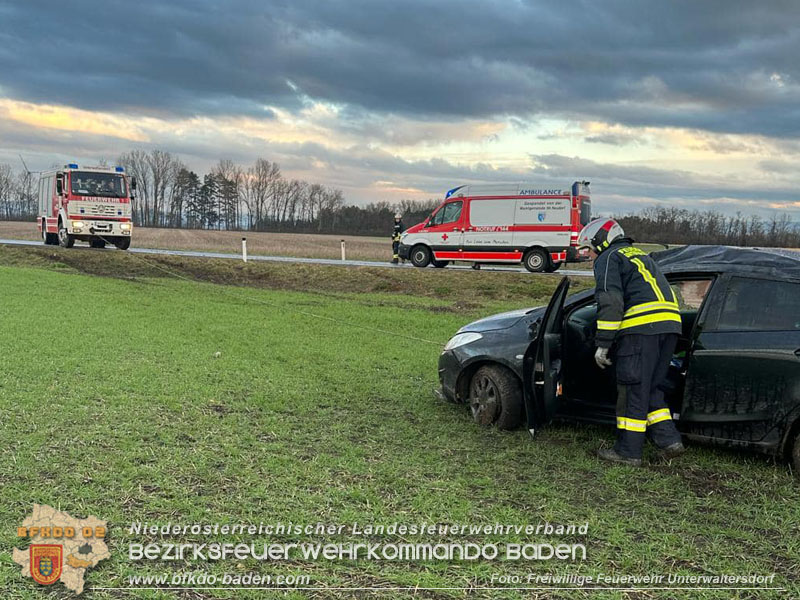 20240217 Fahrzeugberschlag auf der B60 mit 3 Verletzten  Foto: Freiwillige Feuerwehr Unterwaltersdorf